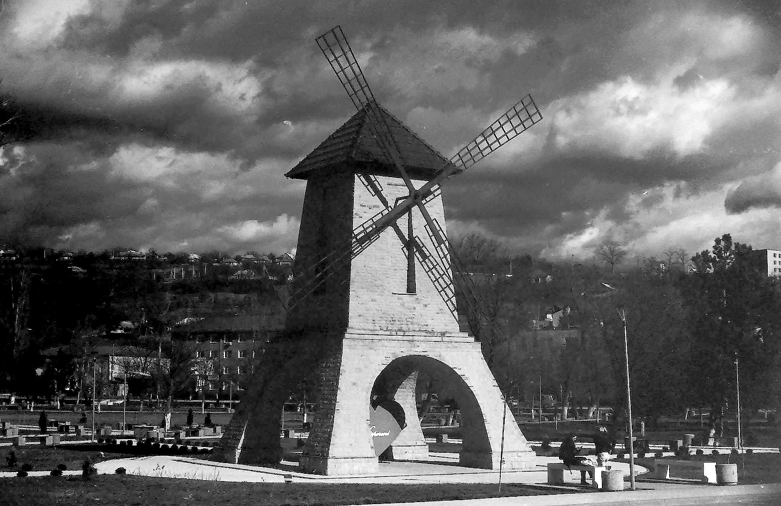 Blue filter on Fomapan 100 - Julian Tanase